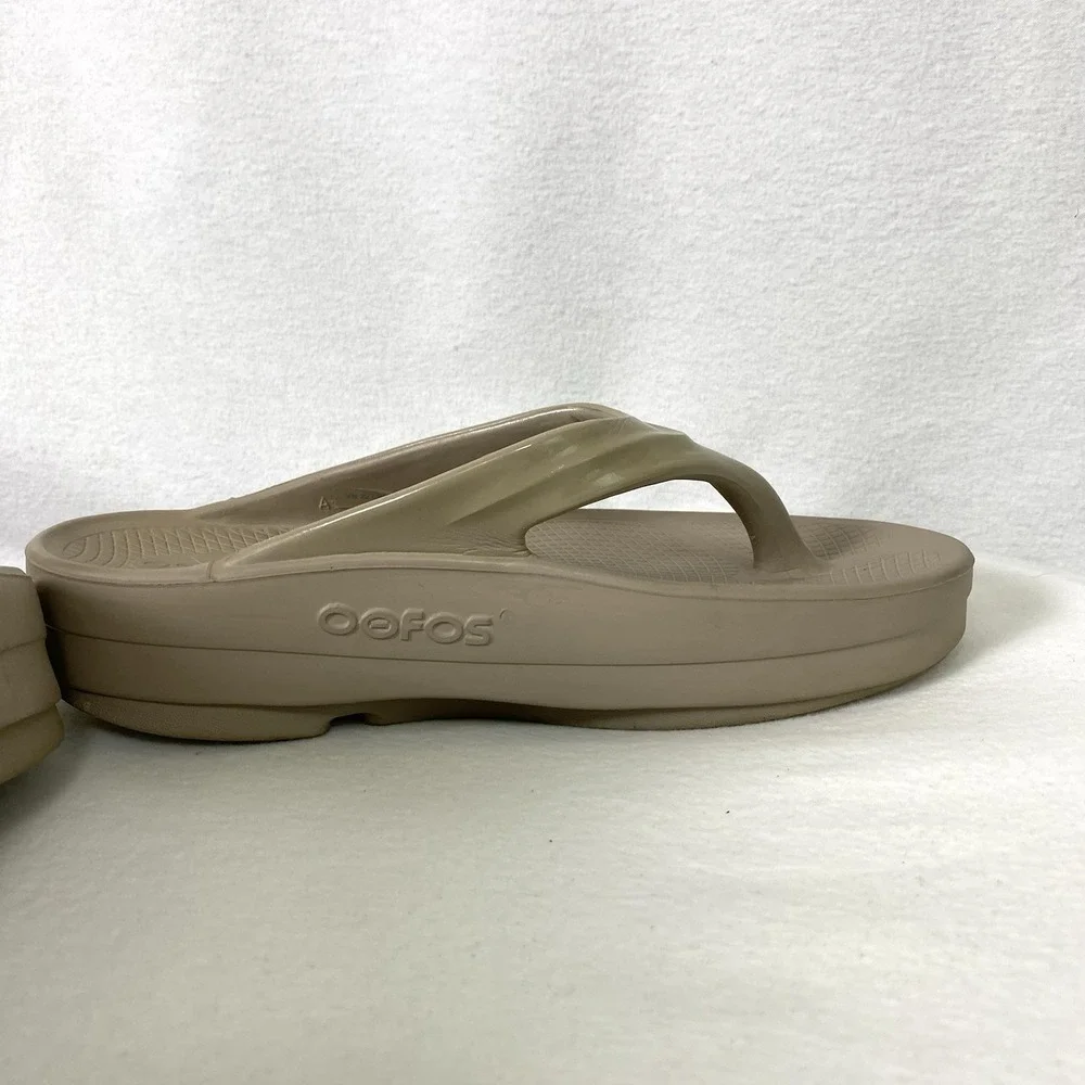 OOFOS sandals excellent